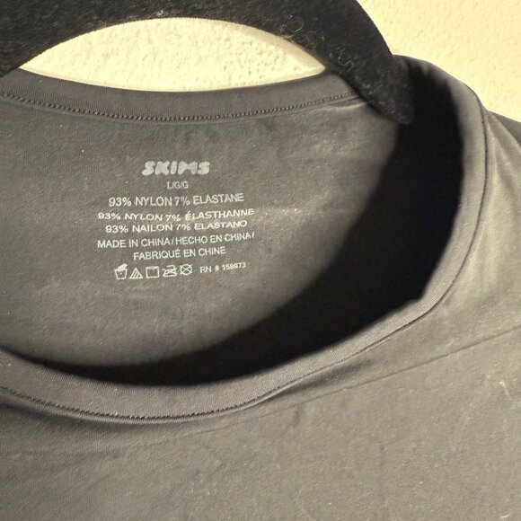 SKIMS NWT Large Black Soft Smoothing Seamless T Shirt Everyday Casual - Picture 4 of 6